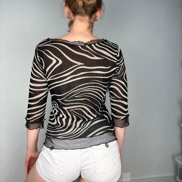 Black white zebra trippy y2k three quarter sleeve long sleeve top - Picture 6 of 8